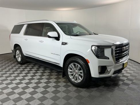 Used 2024 GMC Yukon XL SLT image 3