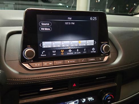 Used 2025 Nissan Rogue SV image 21