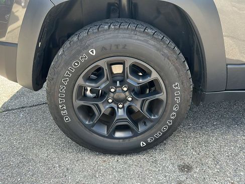 Used 2022 Jeep Cherokee Trailhawk w/ Sun, Sound & Nav Group AWD/4WD image 32