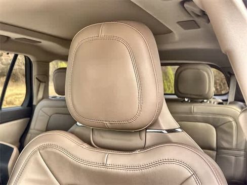 Used 2020 Lincoln Aviator Reserve w/ Equipment Group 202A image 25