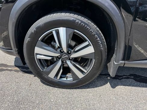Used 2024 Nissan Rogue SL AWD/4WD image 14