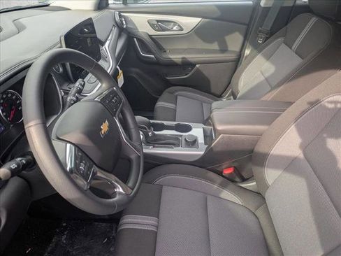 New 2025 Chevrolet Blazer LT image 3