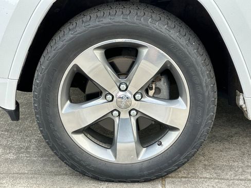 Used 2014 Jeep Grand Cherokee Overland AWD/4WD image 24