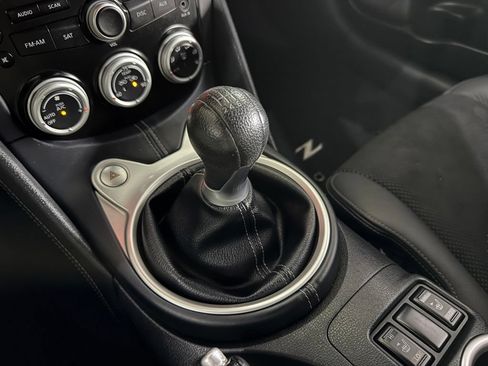 Used 2011 Nissan 370Z Touring w/ Sport Pkg RWD image 32