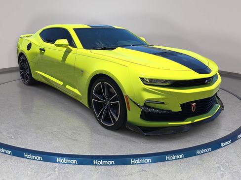 Used 2021 Chevrolet Camaro SS RWD image 4
