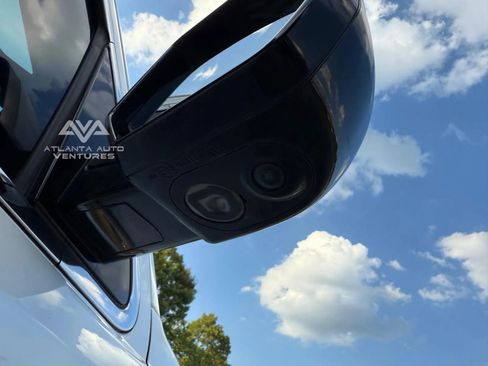 Used 2019 Cadillac Escalade Platinum image 27