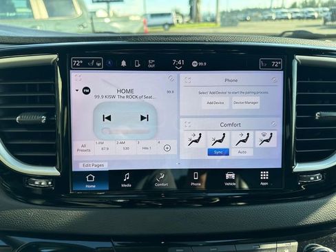 Used 2023 Chrysler Pacifica Touring-L image 20