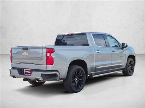 Used 2024 Chevrolet Silverado 1500 High Country w/ High Country Premium Package AWD/4WD image 5