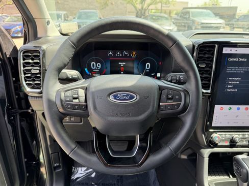 Used 2025 Ford Ranger Lariat w/ Black Appearance Package AWD/4WD image 17