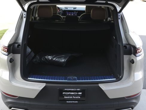 Certified 2026 Porsche Cayenne AWD/4WD image 36
