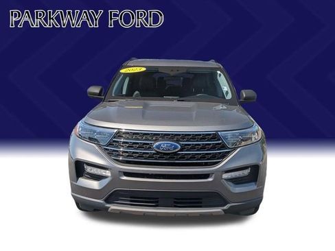 Used 2023 Ford Explorer XLT w/ Equipment Group 202A RWD image 2