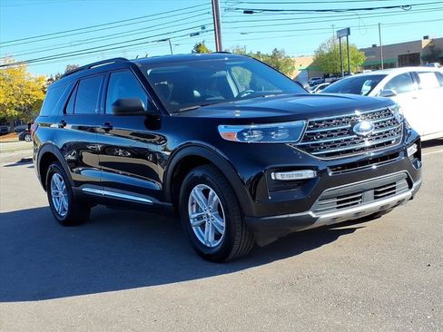 Used 2023 Ford Explorer XLT w/ Equipment Group 202A image 7