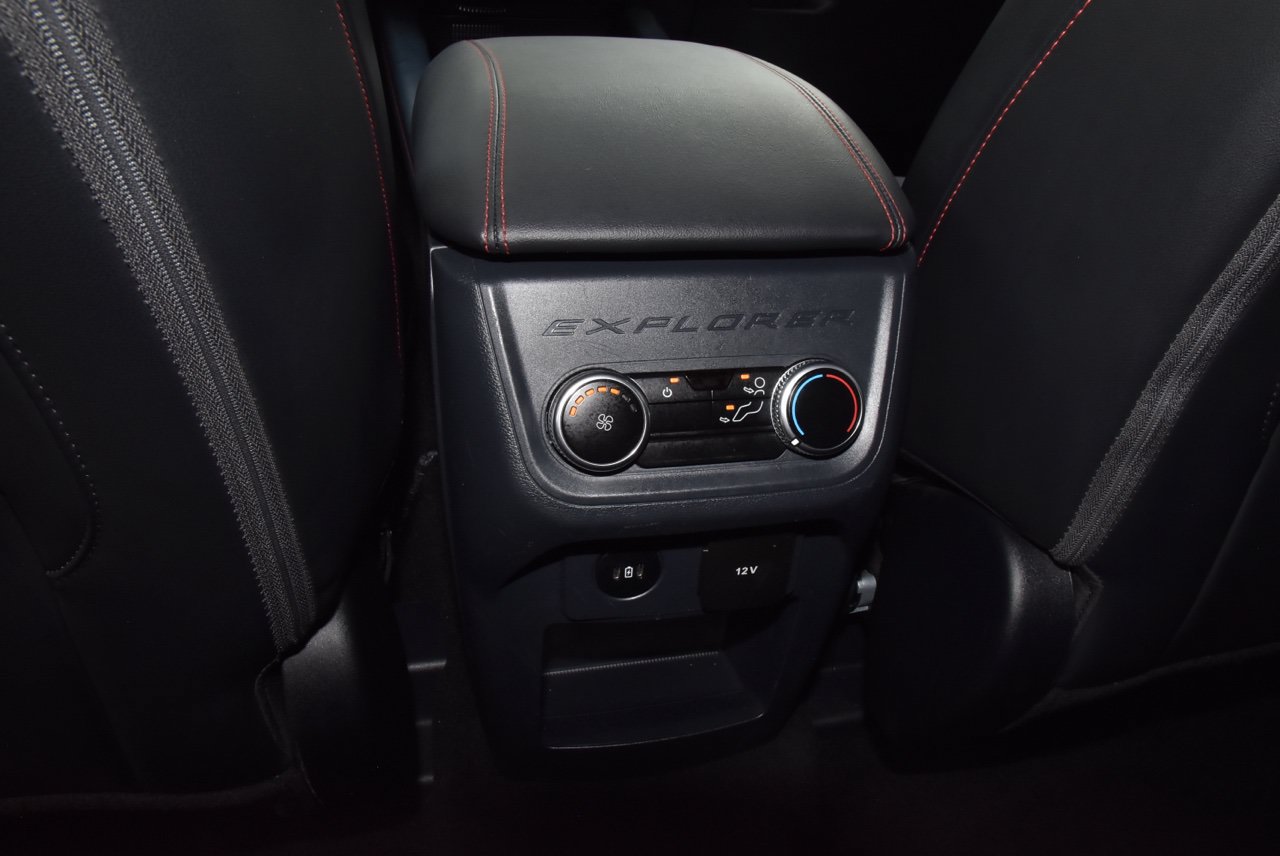 Used 2025 Ford Explorer ST-Line w/ ST-Line Street Pack AWD/4WD image 19