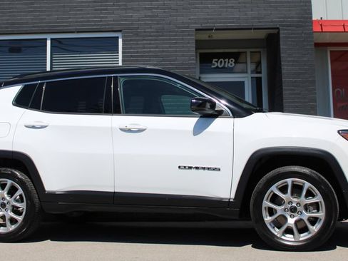 Used 2025 Jeep Compass Limited AWD/4WD image 17