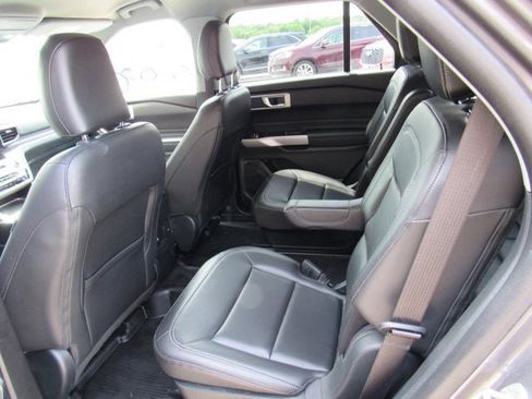 Used 2024 Ford Explorer XLT w/ Equipment Group 202A AWD/4WD image 29