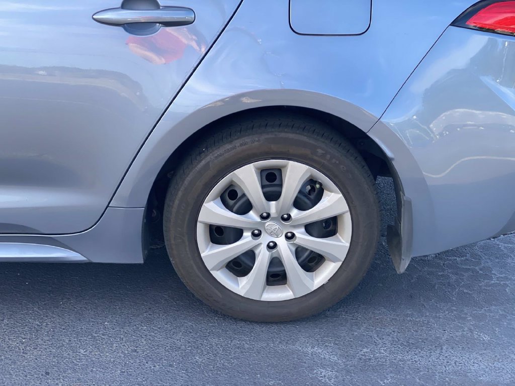 Certified 2025 Toyota Corolla LE FWD image 3