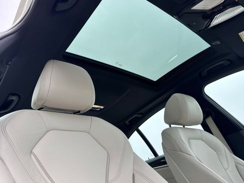 Used 2018 BMW 530i RWD image 24