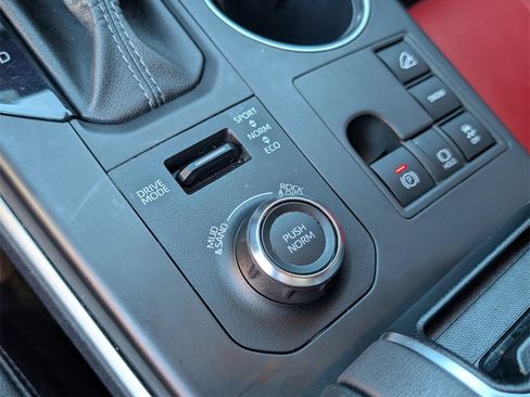 Used 2023 Toyota Highlander XSE image 29