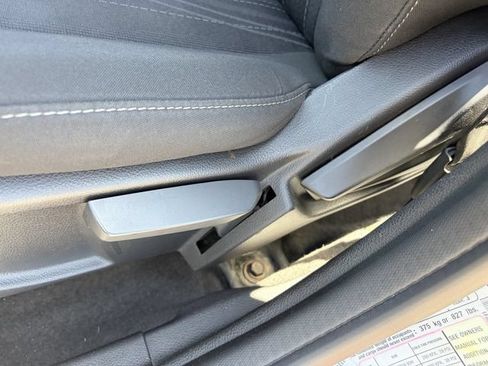 Used 2018 Ford Focus SE w/ Cold Weather Package FWD image 21