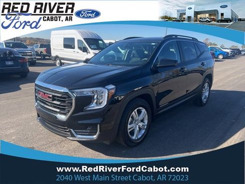 Used 2024 GMC Terrain SLE w/ Driver Convenience Package image 1