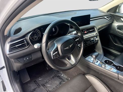 Used 2025 Genesis G70 2.5T image 9
