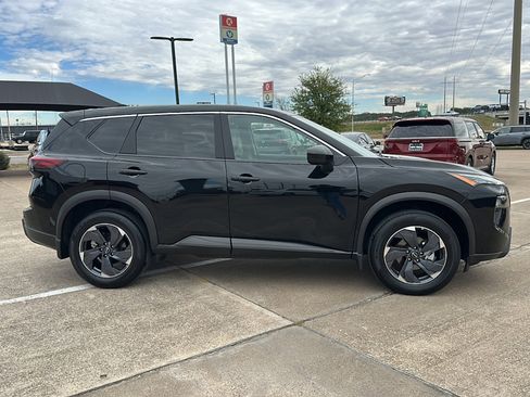 Certified 2025 Nissan Rogue SV image 9