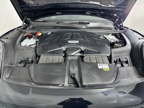 Used 2022 Porsche Cayenne image 32