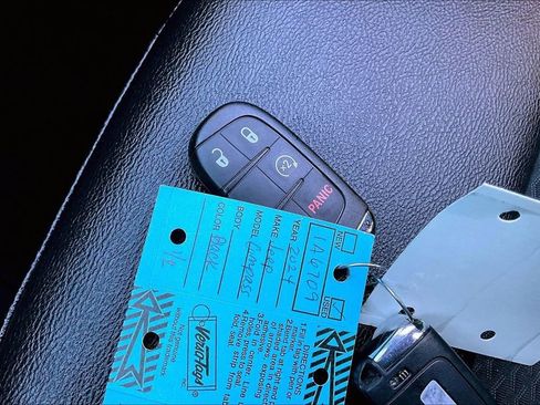 Used 2024 Jeep Compass Latitude image 11