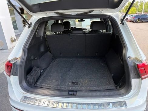 Used 2023 Volkswagen Tiguan SE R-Line AWD/4WD image 4