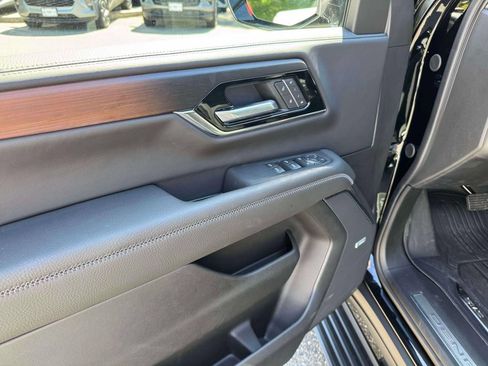 Used 2026 GMC Yukon XL Denali w/ Sun & Power Step Package AWD/4WD image 18