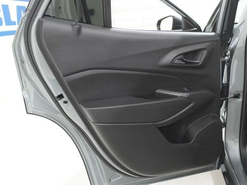 Used 2025 Chevrolet Trax LS FWD image 27