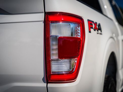 Certified 2022 Ford F150 Lariat w/ Equipment Group 502A High image 16