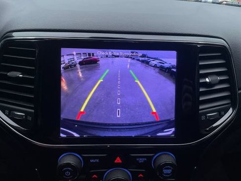 Used 2019 Jeep Grand Cherokee Altitude AWD/4WD image 14