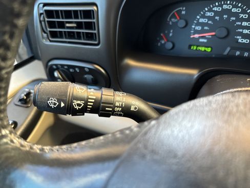 Used 2005 Ford Excursion Limited image 32