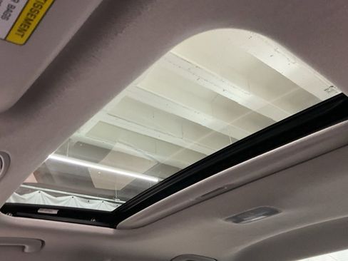 Used 2017 Hyundai Elantra Limited w/ Limited Tech Package 04 image 20