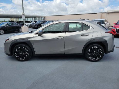 Used 2021 Lexus UX 200 w/ Accessory Package (Z1) FWD image 3
