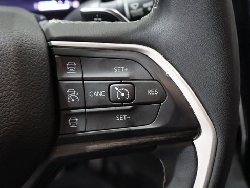 Used 2023 Jeep Grand Cherokee Limited image 36