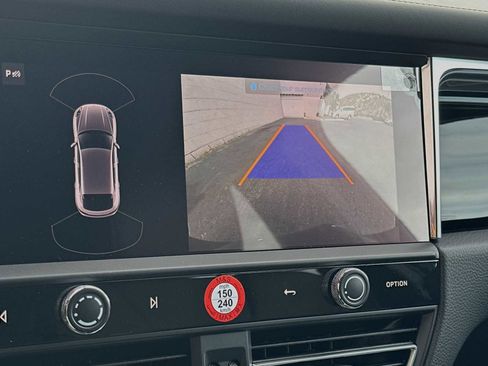 New 2025 Porsche Macan image 21