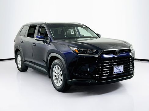 Used 2024 Toyota Grand Highlander AWD image 3