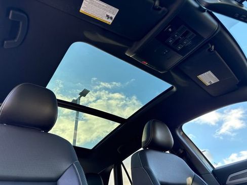 Used 2023 Volkswagen Atlas Cross Sport SE w/ Panoramic Sunroof Package image 28