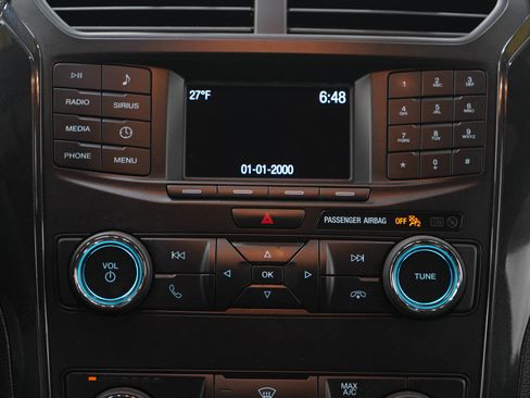 Used 2018 Ford Explorer XLT image 18