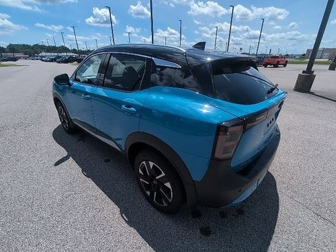 Used 2025 Nissan Kicks SR AWD/4WD image 9