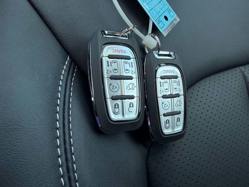 New 2026 Chrysler Voyager LX image 32