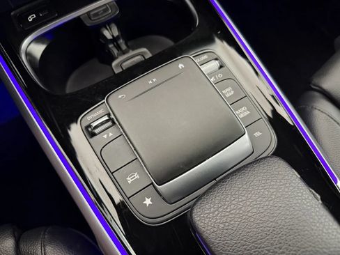 Used 2021 Mercedes-Benz GLB 250 4MATIC w/ Premium Package image 32