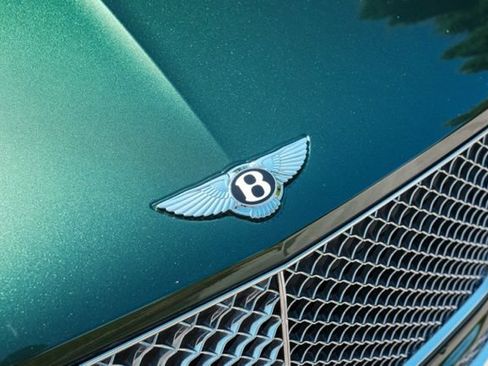 Used 2022 Bentley Bentayga AWD/4WD image 20