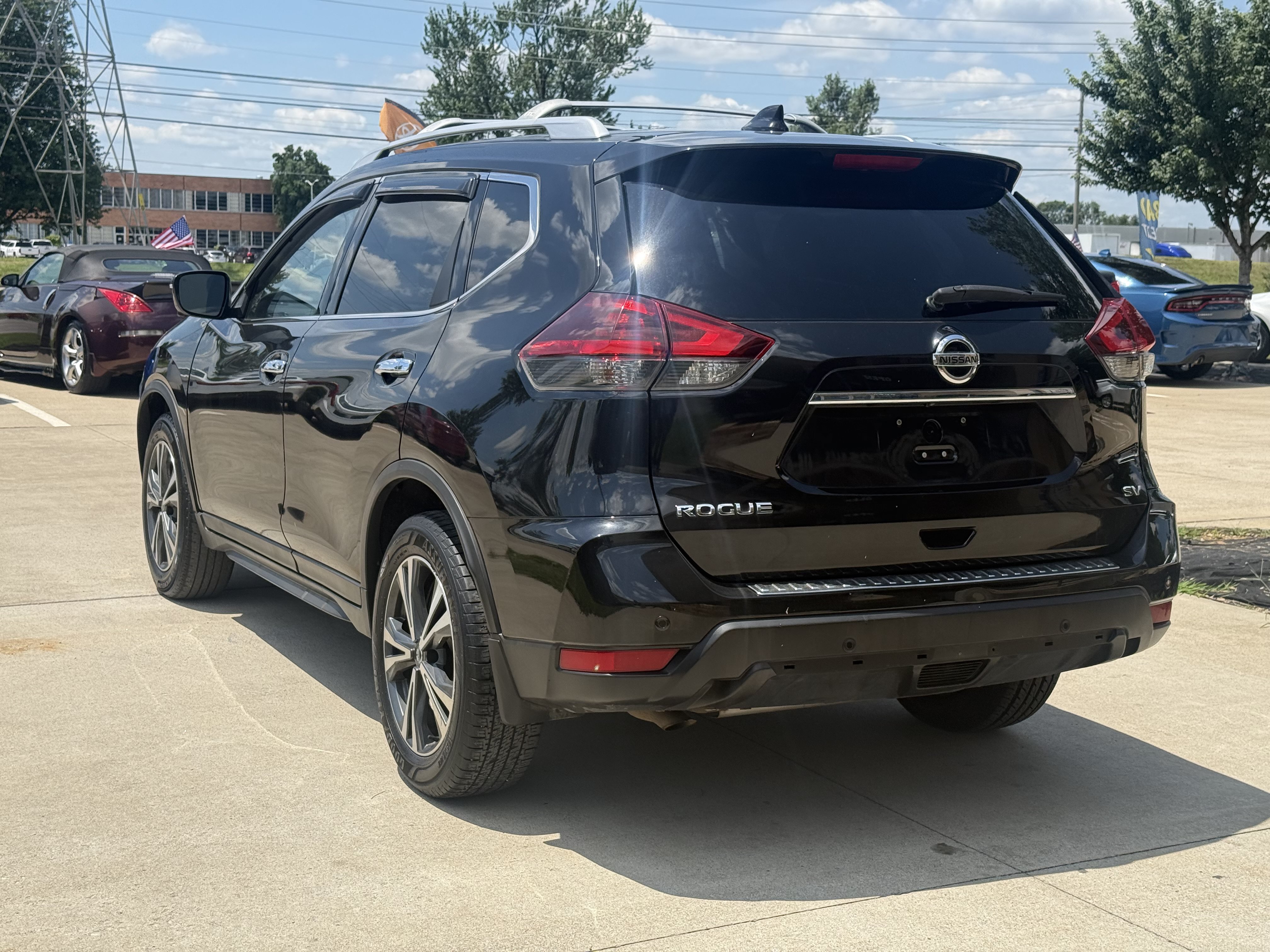 Used 2019 Nissan Rogue SV w/ Premium Package FWD image 5
