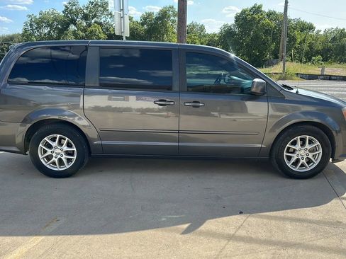 Used 2015 Dodge Grand Caravan R/T image 6
