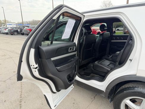 Used 2016 Ford Explorer XLT w/ Equipment Group 202A image 14