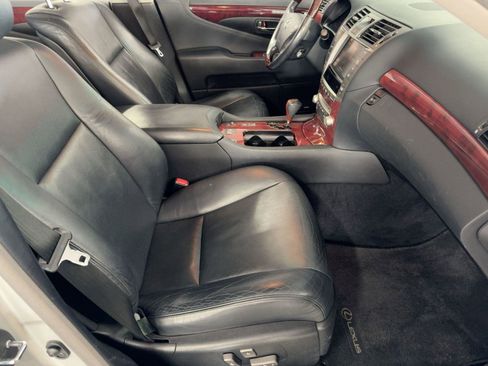 Used 2011 Lexus LS 460 image 28