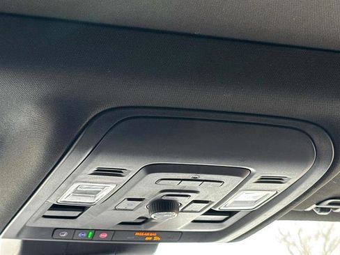 Used 2023 GMC Yukon Denali image 32